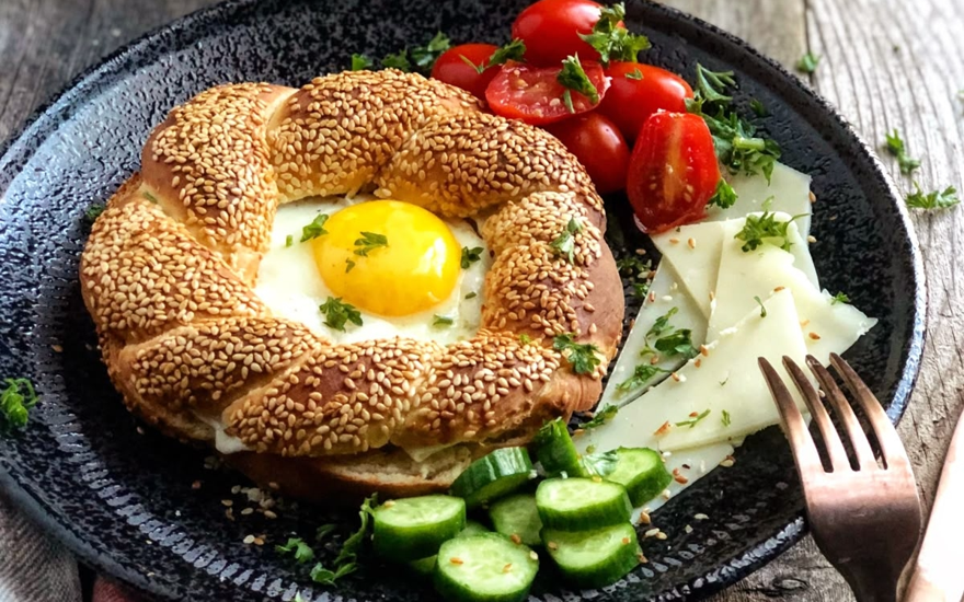 От дворца — к народу